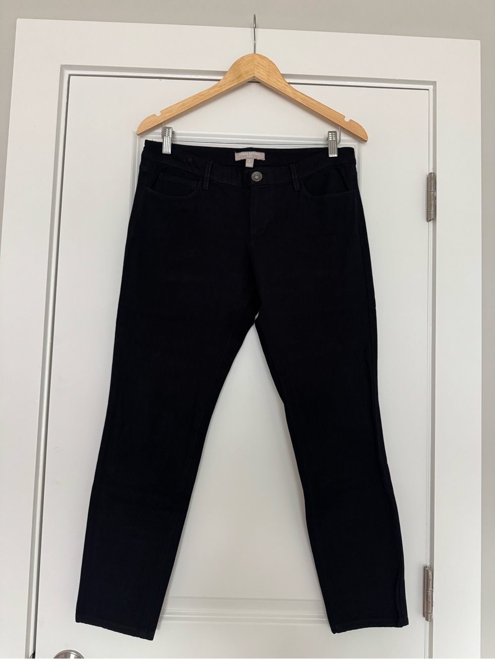 Banana Republic Women's Skinny Jeans in Black